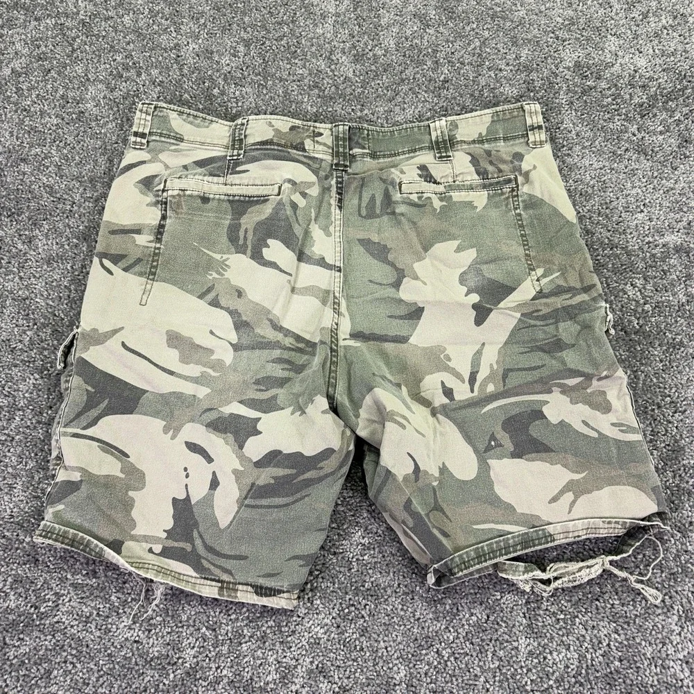 Wrangler Authentics Cargo Shorts Mens 40 Green Camo Distressed Pockets Outdoor